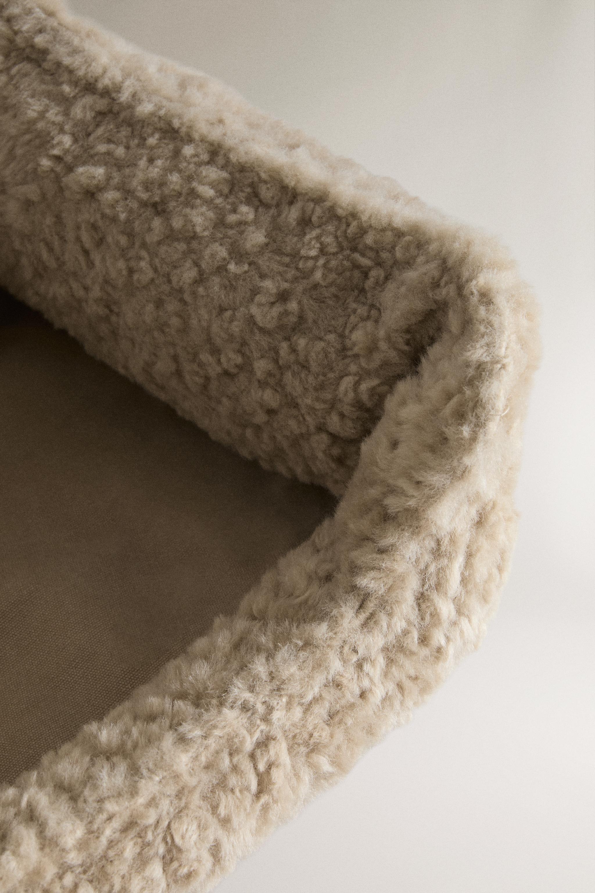 FAUX SHEARLING PET BED
